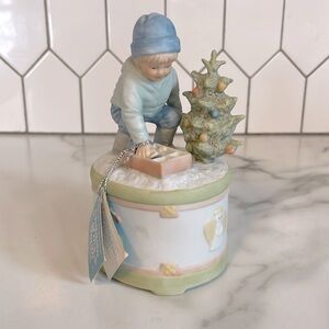 Vintage 1987 Abbie Williams Children of the Month Christmas Music Box